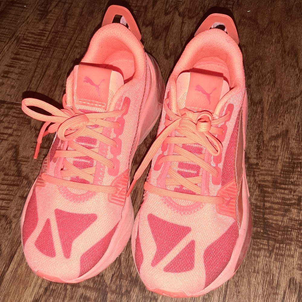 Pre-Owned, Unisex Orange LQDCELL PUMAS size 3.